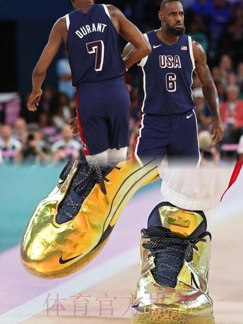 布朗穿着红金色个人品牌球鞋，空砍32分11篮板2助攻1盖帽